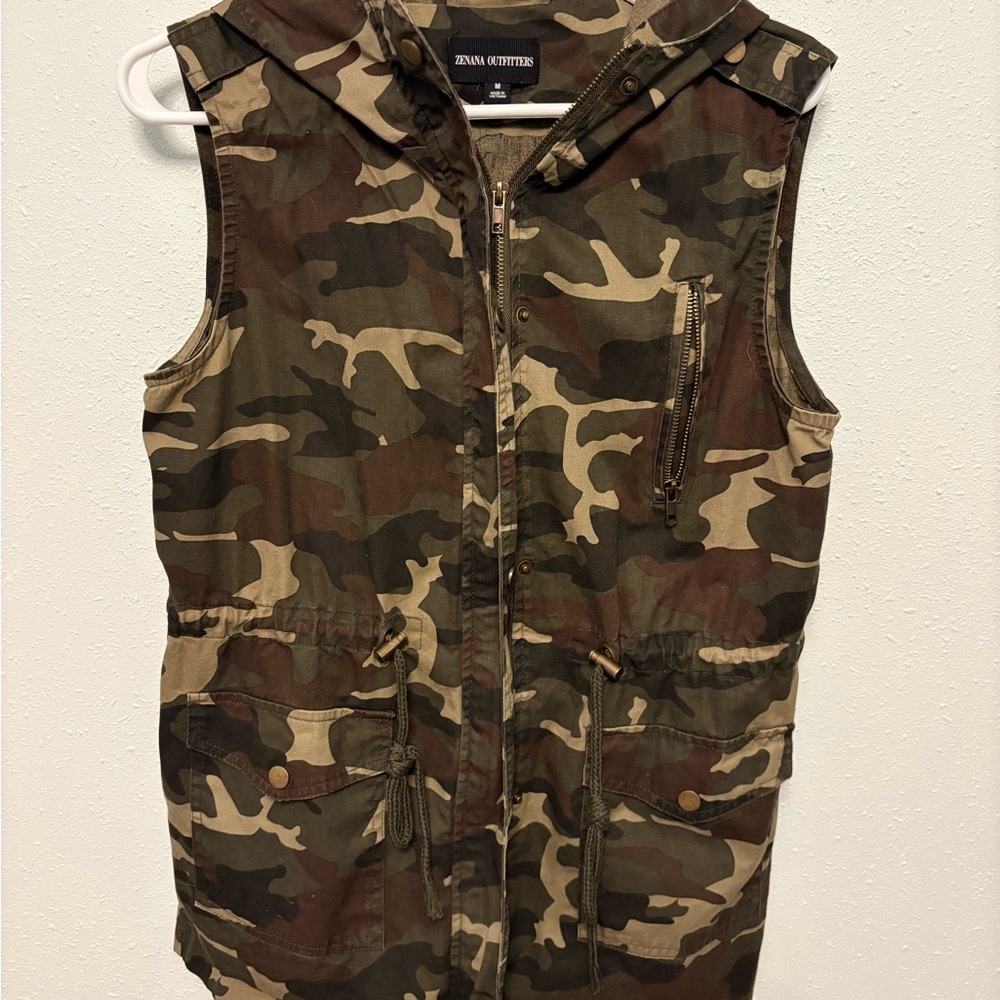 Zenana Outfitters Camo Sleeveless Utility Vest - Green/Brown/Tan